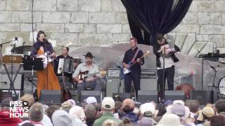 Offa Rex sings The Gardener at 2017 Newport Folk Festival [upl. by Caraviello235]