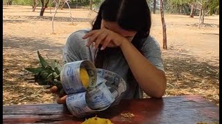 Millonario regala piña llena de billetes a joven madre soltera para salvar a su hija 💔😭 [upl. by Idolem863]