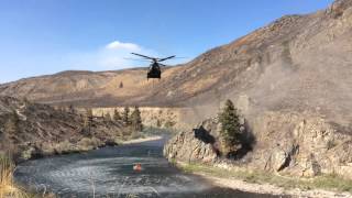 Chinook water dunk Methow Valley Wildfire [upl. by Tenom583]