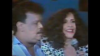 Gal Costa e Tim Maia ao vivo no Chacrinha  Um dia de Domingo [upl. by Nary]