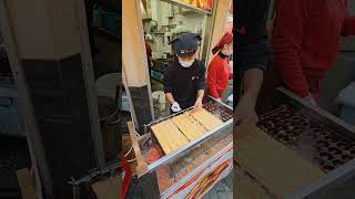 They do it so fast japan japantravels foodvlog japanesefood dotonbori takoyaki [upl. by Aydidey]