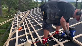 Legging av Takplater i Valdres Roofing [upl. by Hedley]