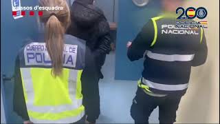 Detenidos 17 aficionados que protagonizaron una riña tumultuaria antes de un partido de fútbol [upl. by Aenitsirhc]