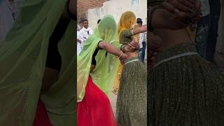 राजस्थानी महिलाओ का डांस 😱😱😱😱 virlshorts trending village vlog marvadi instagram [upl. by Lindon]