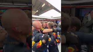 Red Bull comemora vitória de Verstappen em SP🏎️ maxverstappen redbullf1 redbull [upl. by Tanney]