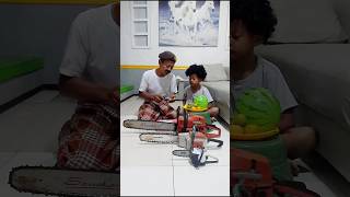 Abang Gergaji Mesin Coba Makan Buah yang Asam [upl. by Semaj]