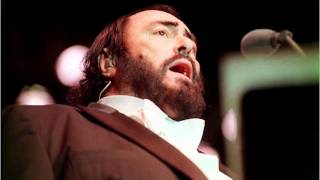 8 PAVAROTTI sings DONIZETTIs Tu che a dio spiegasti [upl. by Sax]