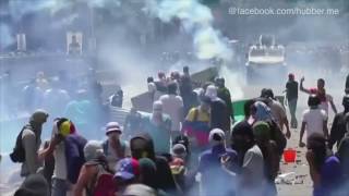 Unruhen in Venezuela Erneut gewaltsame Proteste gegen Präsident Maduro [upl. by Anesor]