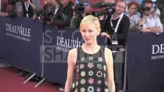 GORGEOUS Cate Blanchett hommage on the red carpet of the 2013 Deauville Film Festival [upl. by Trefler]