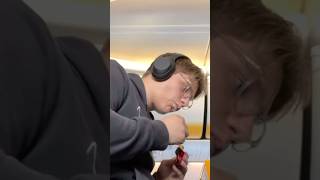 Världens billigaste flygbiljett✈️ challange humor video [upl. by Airotciv]