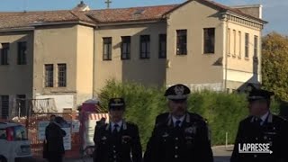 I carabinieri a casa di Giulia Cecchettin per comunicare l’arresto di Filippo Turetta [upl. by Alberic112]