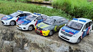 Unboxing Diecast Mobil Polisi Indonesia 118 [upl. by Ali]