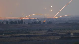 Syrisches Flugzeug über Golanhöhen abgeschossen [upl. by Llerrut467]