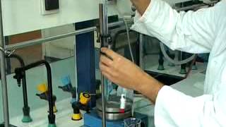 Utilisation dune Burette Graduée [upl. by Ojadnama388]