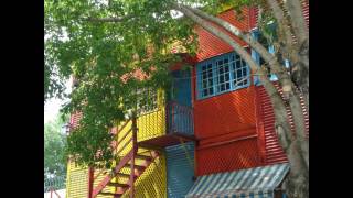 Tangos Argentinos famosos  CARLOS GARDEL canta quotMi Buenos Aires Queridoquot en CAMINITO de La Boca [upl. by Aer218]