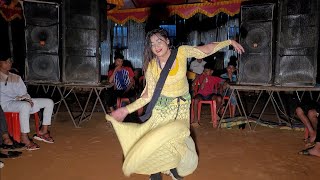 সুন্দরী মেয়ের বিয়ে বাড়িতে ঝাকানাকা ডান্স  Bangla Wedding Dance PerformanceDJ Akhi  khilli Oraw [upl. by Schram539]