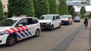 Politie schakelt aanslagplegers uit bij oefening in Hogeschool Windesheim in Zwolle [upl. by Atekehs]