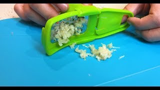 This Is The Easiest Way To Grate Garlic [upl. by Conrade25]