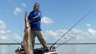 CATCHING A DINOSAUR ALLIGATOR GAR AT CHOKE CANYON STATE PARK [upl. by Zeugirdor]