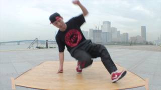 How to Breakdance  Footwork  街舞教学  排腿  Front Sweep  中字幕 [upl. by Ellemrac]