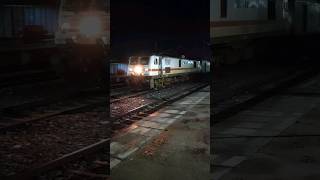 Why train late indianrailways train railway amazingfacts fast speed factsinhindi [upl. by Anecusa224]