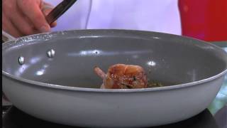 Recette 100 bio  Côtes d’agneau rôties au lard fait maison et miel d’acacia par Paolo Sari [upl. by Lehcem]