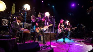 The Pretenders on Austin City Limits quotMiddle of the Roadquot [upl. by Loseff]