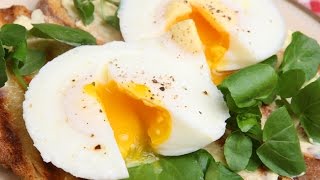 Poaching Eggs  The easiest way to poach eggs with Kitchen Discoverys Egg Poachers [upl. by Obed735]