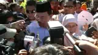 Crowd shouts reformasi as Anwar votes [upl. by Fahland]