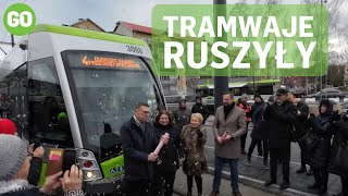 W Olsztynie tramwaje już kursują po nowej trasie 30 grudnia o 1145 na tory wyjechała „czwórka” [upl. by Aramit]