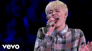 Miley Cyrus  Jolene Dolly Parton Cover Live at Bangerz Tour [upl. by Burke]