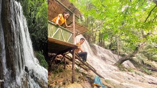 Turn the waterfall into a shelter for a couple of lumberjacks lýtriệukính survival camping bamb [upl. by Caplan]