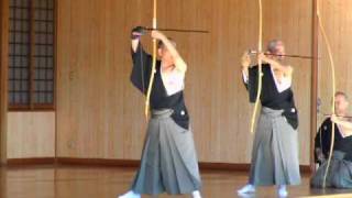 kyudo 弓道 範士特別演武 乙矢 （20101121） [upl. by Iaras]