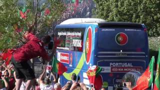 Euro 2016  O momento da saída da Seleção Nacional de Marcoussis para o Stade de France [upl. by Haywood634]