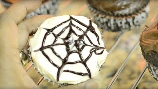 HOW TO MAKE EASY FUN HALLOWEEN CUPCAKES [upl. by Ynnel180]