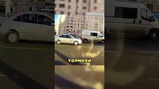 Она перепутала педали газа и тормоза 💁‍♀️🚘💨 [upl. by Inattyrb]