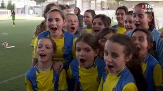 quotO futebol é para todosquot ensinam as jovens jogadoras no Porto [upl. by Relyks]