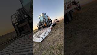 Loading up the JCB teleskid on the Southland gooseneck to go get some more logs for milling 👍 [upl. by Ordnagela]