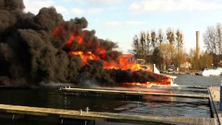 Bootsexplosion Stadthafen Waren Müritz [upl. by Hbaruas]