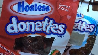 Hostess Limited Edition DONETTES Frosted Strawberry  Produit Américain [upl. by Llenrev]