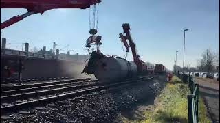 Aufgleisversuch eines entgleisten Kesselwagens im Bahnhof Bühl [upl. by Lemal]