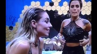 AGRESSÃO no BBB19 HARIANE EMPURROU PAULA [upl. by Hteb]