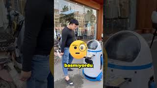 Robot Kızların Ayağına Neden Basıyordu [upl. by Allin]