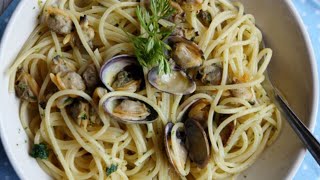 Recette  Spaghetti aux palourdes [upl. by Eniamrej712]