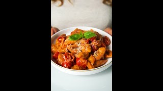 PASTA al POMODORO con SOLO 2 INGREDIENTI🍅 Shorts [upl. by Janik]