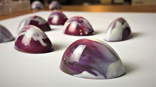 GLÄNZENDE PRALINEN ✨ How to make shiny Chocolate Bon Bon [upl. by Guimar323]