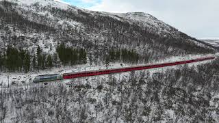 NSB regiontog fra Trondheim til Oslo rett syd for Hjerkinn [upl. by Angelis]