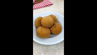 CROCCHETTE di PATATE con ripieno di formaggio FILANTE 🤤🥔🧀 Shorts [upl. by Airotna41]