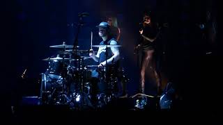 Royal Blood quotSleepquot live Zénith Paris 09112017 [upl. by Hacim354]