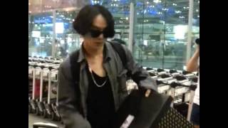 Kwon Twins amp YG Dancers At Suvarnabhumi 150221 [upl. by Meingoldas]